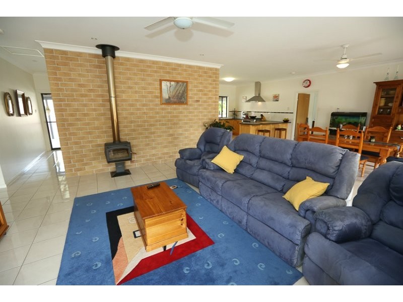 37 Mount Larcom Bracewell Road, Mount Larcom QLD 4695