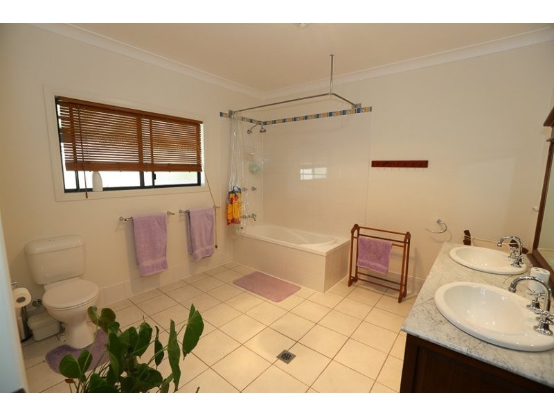 37 Mount Larcom Bracewell Road, Mount Larcom QLD 4695