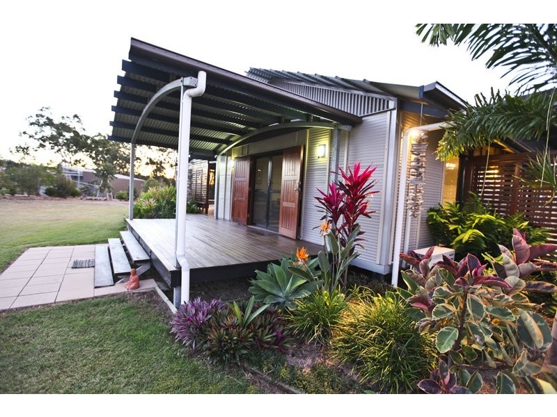 6 Sunrise Place, New Auckland QLD 4680