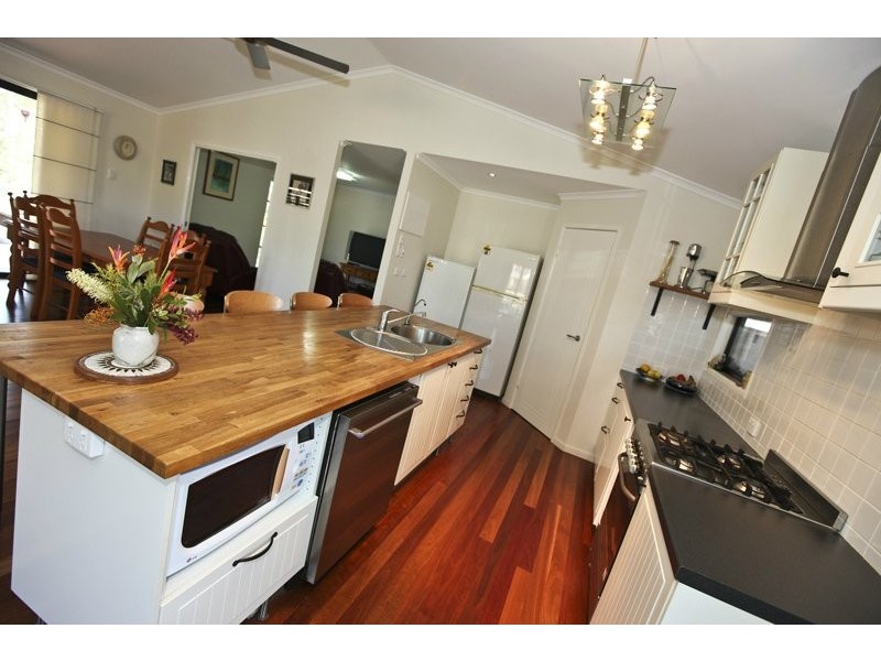 6 Sunrise Place, New Auckland QLD 4680