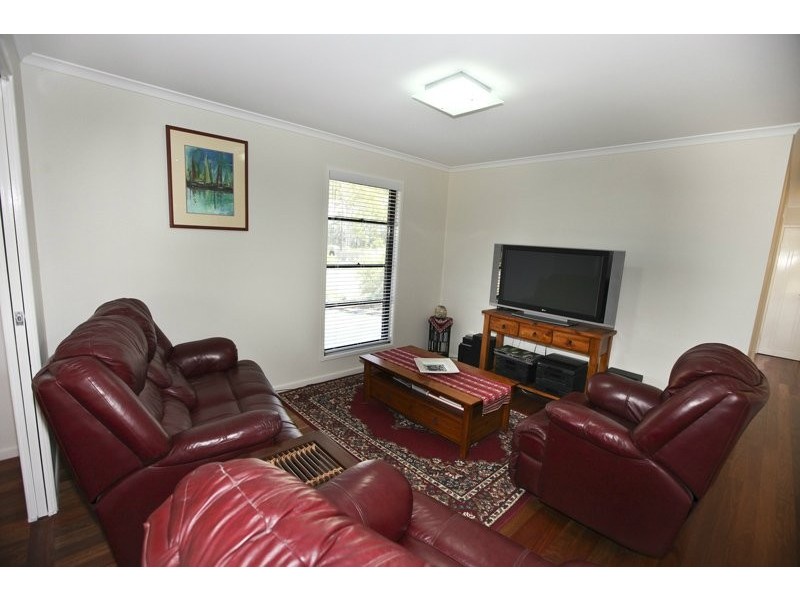 6 Sunrise Place, New Auckland QLD 4680