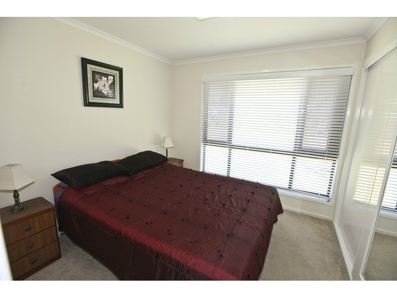 6 Sunrise Place, New Auckland QLD 4680