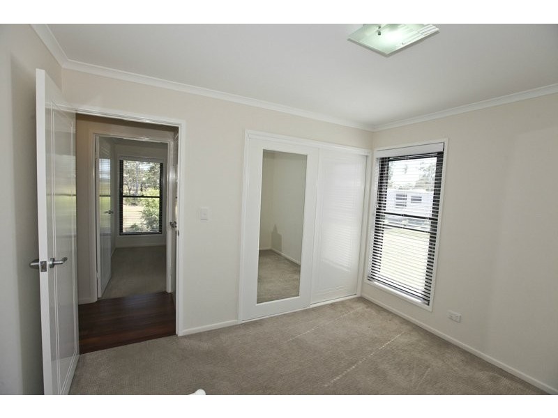 6 Sunrise Place, New Auckland QLD 4680