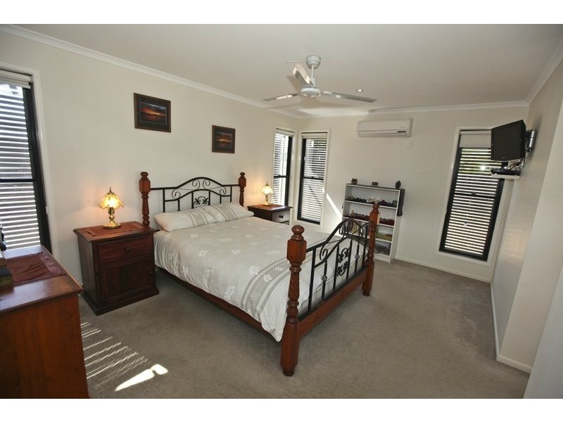 6 Sunrise Place, New Auckland QLD 4680