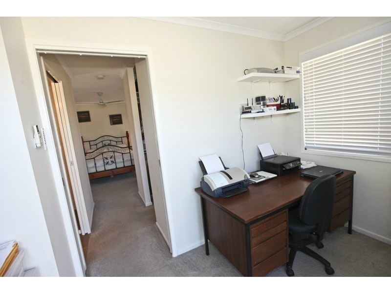6 Sunrise Place, New Auckland QLD 4680
