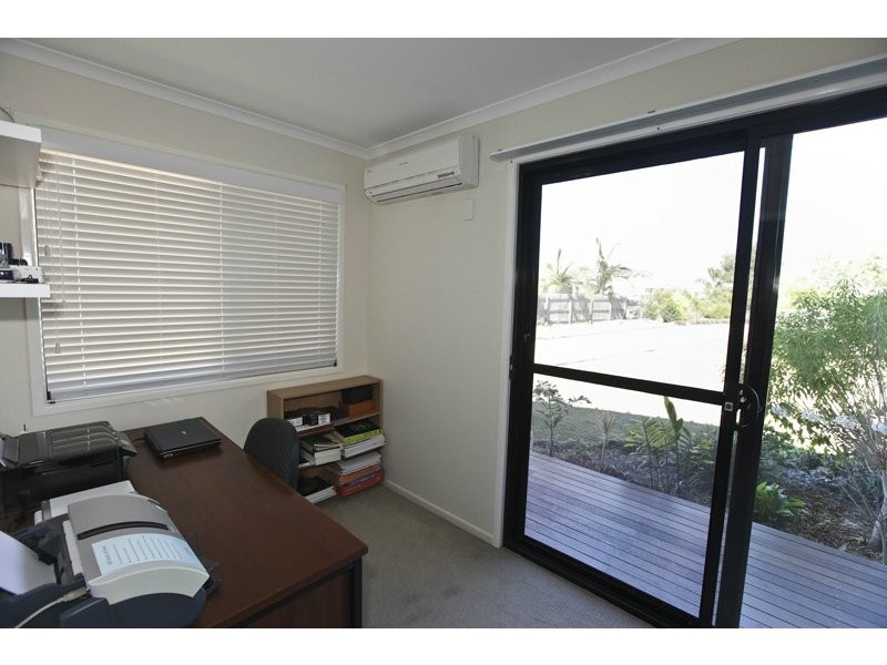 6 Sunrise Place, New Auckland QLD 4680