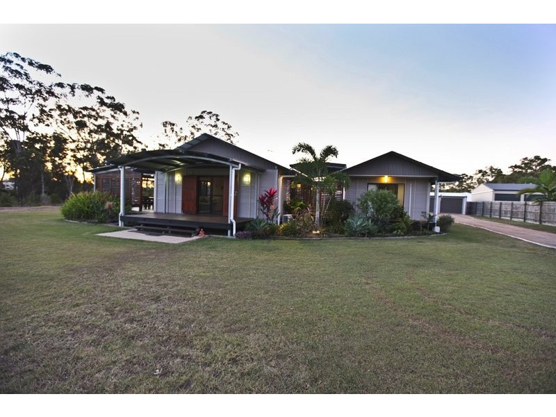 6 Sunrise Place, New Auckland QLD 4680