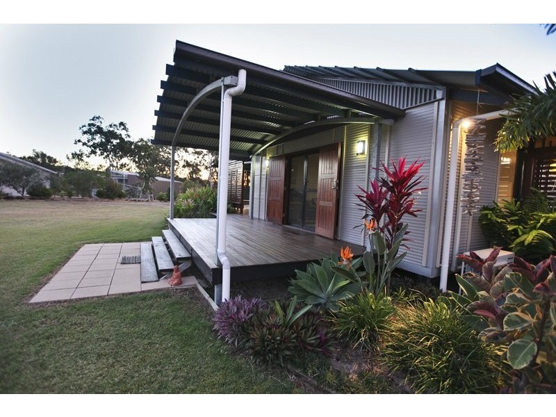 6 Sunrise Place, New Auckland QLD 4680
