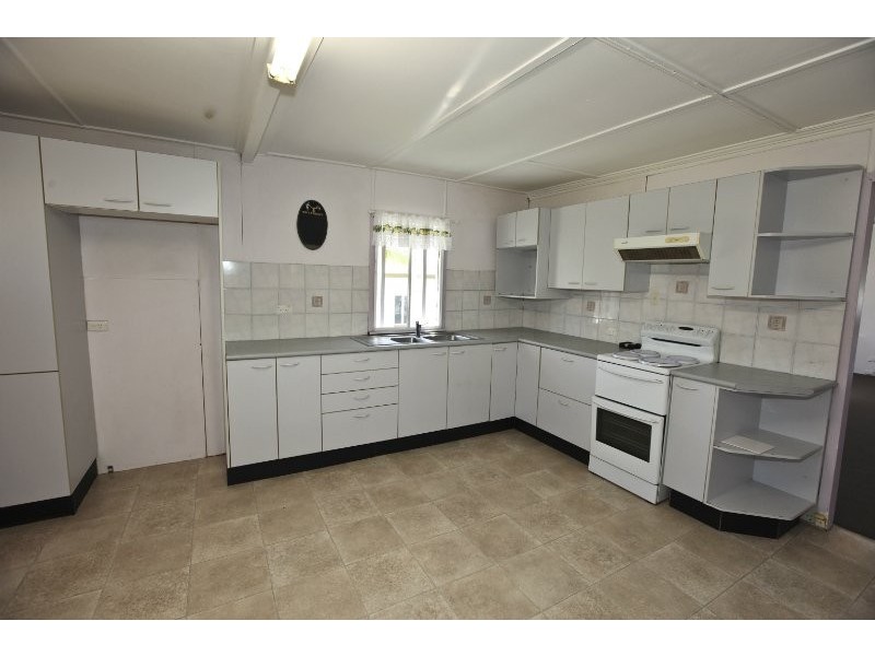 23 Gladstone Street, Mount Larcom QLD 4695