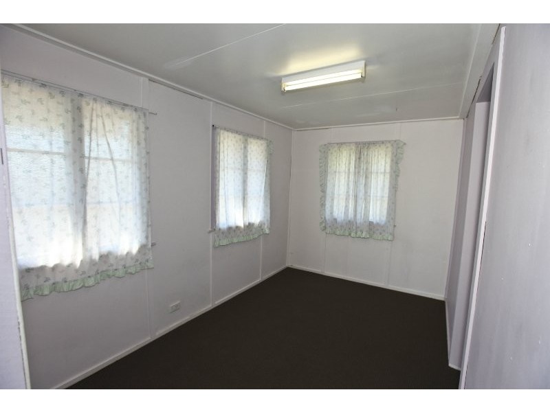 23 Gladstone Street, Mount Larcom QLD 4695