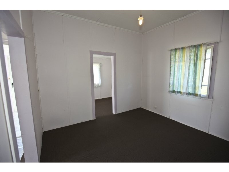 23 Gladstone Street, Mount Larcom QLD 4695