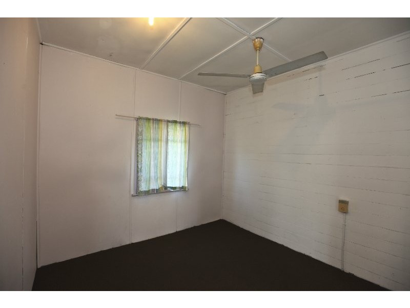 23 Gladstone Street, Mount Larcom QLD 4695