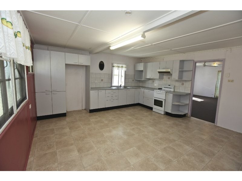 23 Gladstone Street, Mount Larcom QLD 4695