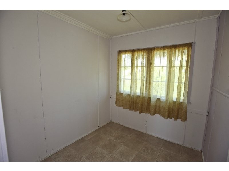 23 Gladstone Street, Mount Larcom QLD 4695