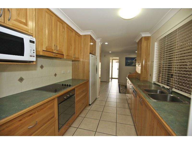 12 Rosslyn Close, Clinton QLD 4680