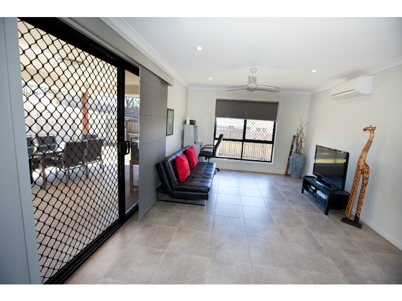 6 Spence Court, Kirkwood QLD 4680