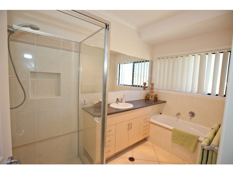 9 Creekwood Close, New Auckland QLD 4680