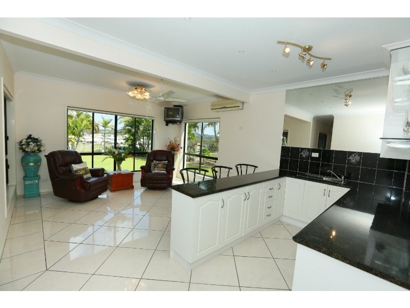 60 Katrina Boulevard, New Auckland QLD 4680