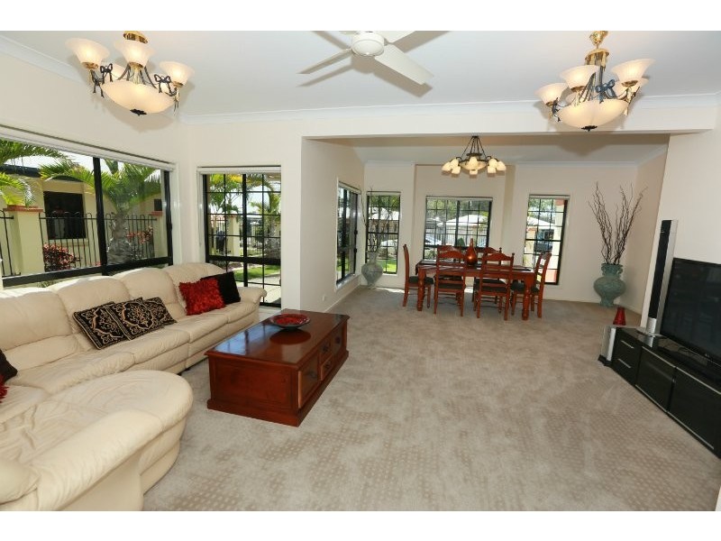 60 Katrina Boulevard, New Auckland QLD 4680