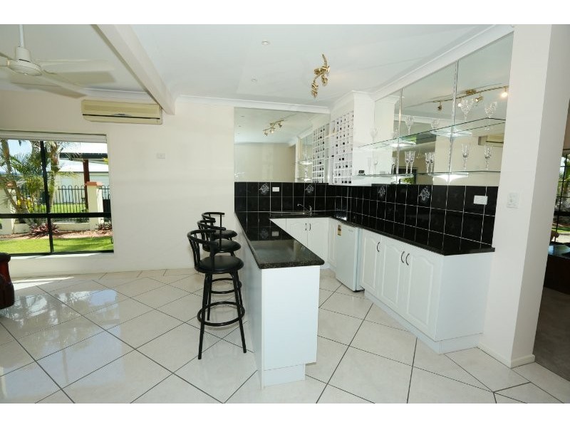 60 Katrina Boulevard, New Auckland QLD 4680