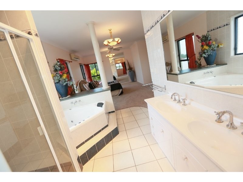 60 Katrina Boulevard, New Auckland QLD 4680