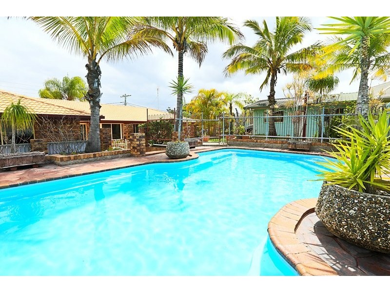 4 Ben Lexcen Court, Clinton QLD 4680