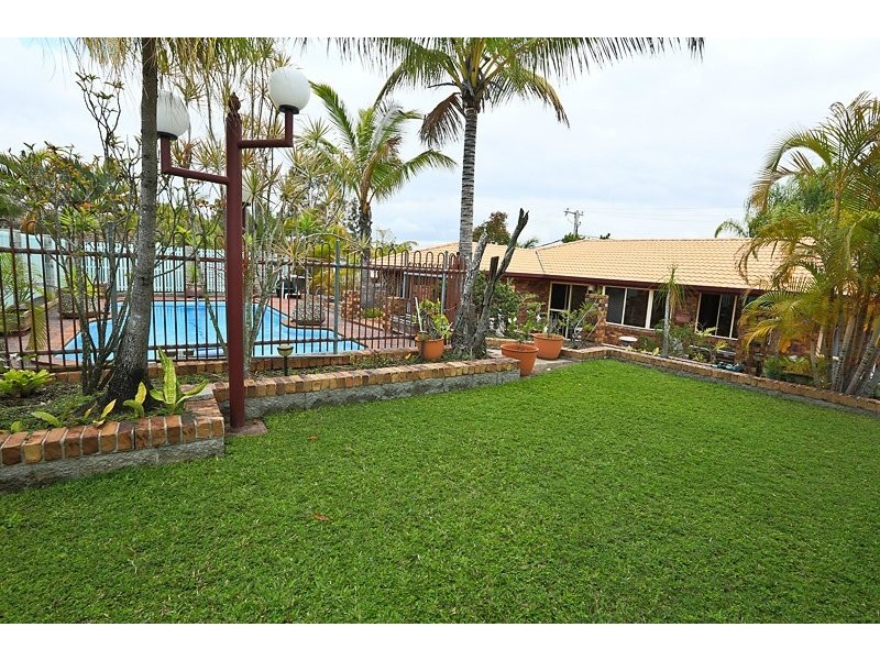 4 Ben Lexcen Court, Clinton QLD 4680