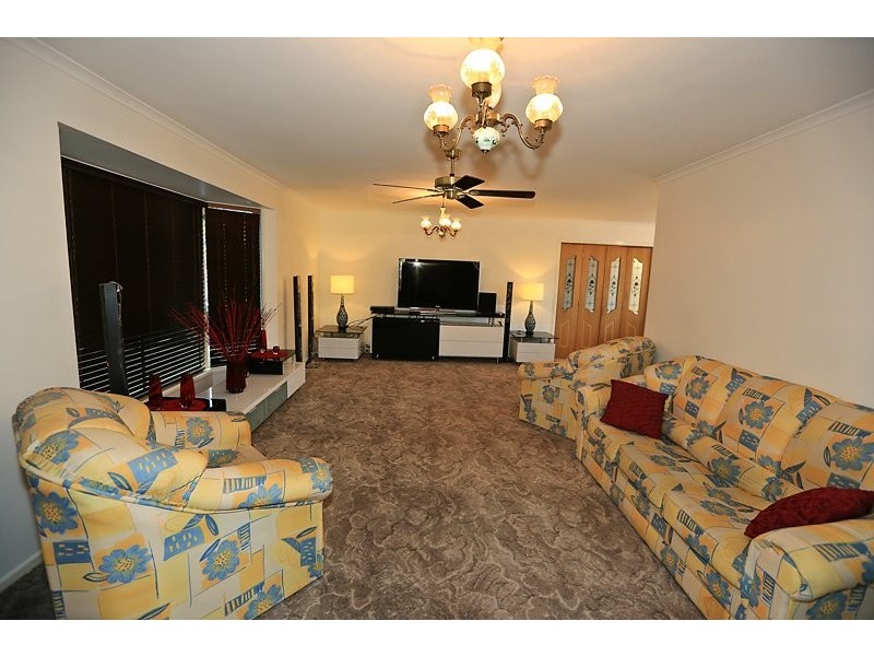 4 Ben Lexcen Court, Clinton QLD 4680