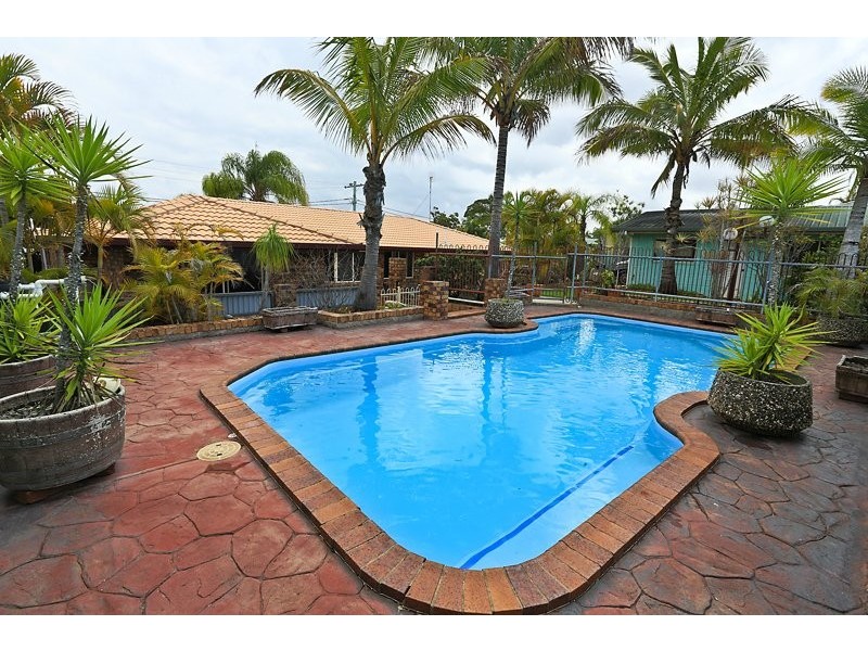 4 Ben Lexcen Court, Clinton QLD 4680