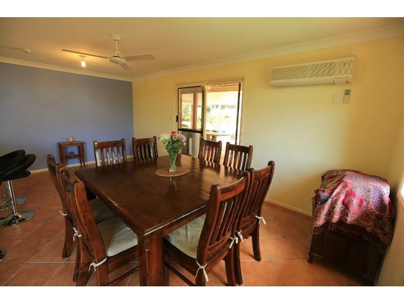 8 Kenneth Court, New Auckland QLD 4680