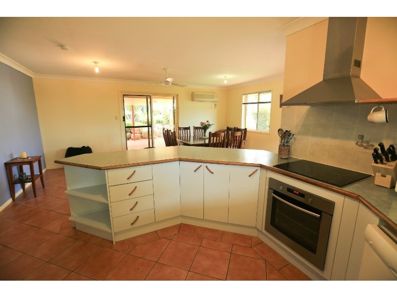 8 Kenneth Court, New Auckland QLD 4680