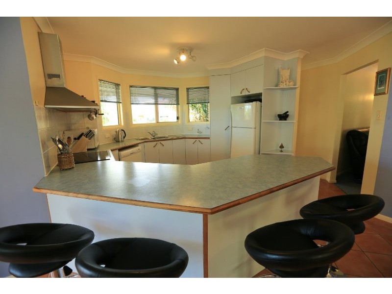 8 Kenneth Court, New Auckland QLD 4680