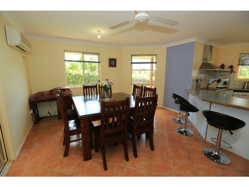 8 Kenneth Court, New Auckland QLD 4680