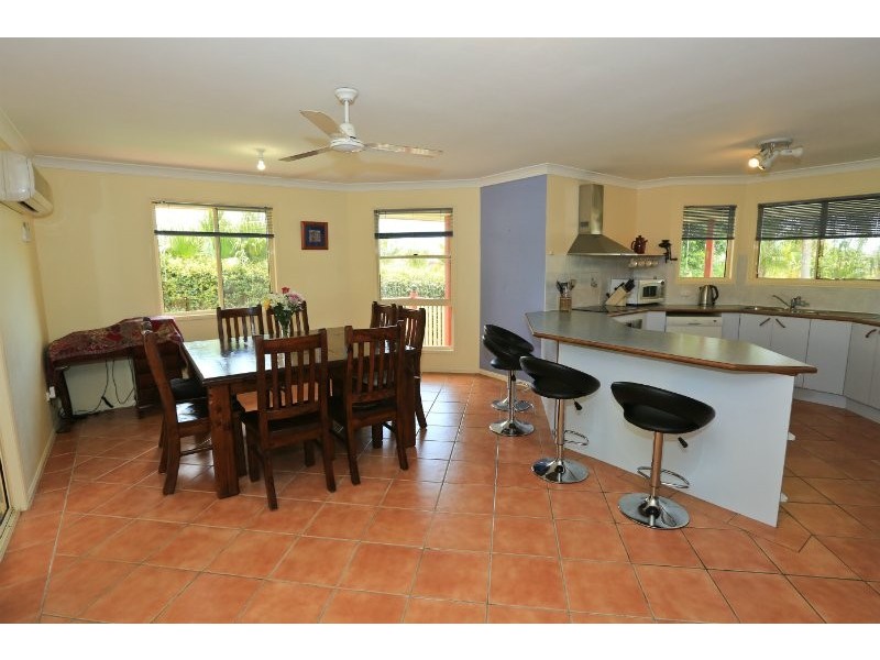 8 Kenneth Court, New Auckland QLD 4680