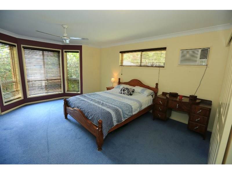 8 Kenneth Court, New Auckland QLD 4680