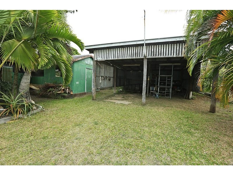 25 Gladstone Street, Mount Larcom QLD 4695