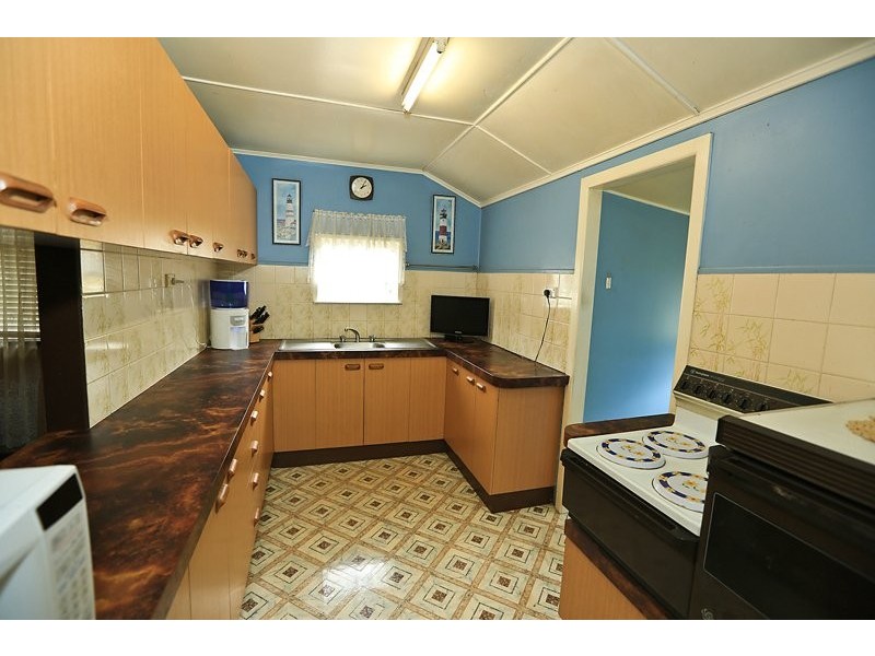 25 Gladstone Street, Mount Larcom QLD 4695