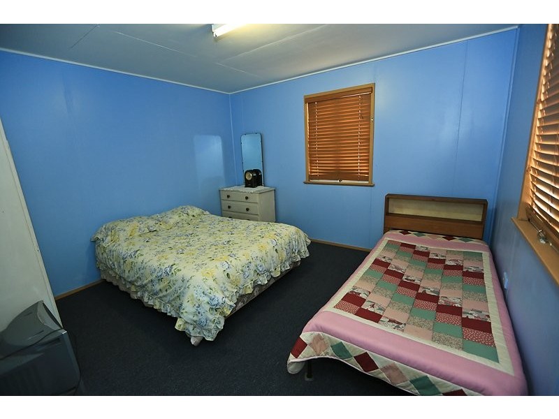 25 Gladstone Street, Mount Larcom QLD 4695