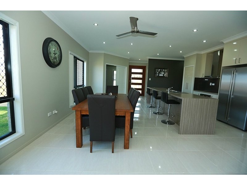 6 Markowitz Place, Kirkwood QLD 4680