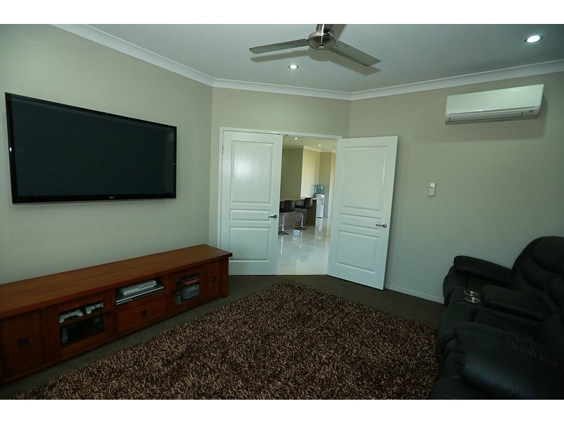 6 Markowitz Place, Kirkwood QLD 4680