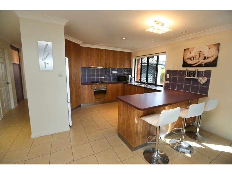 3 Cockatoo Drive, New Auckland QLD 4680