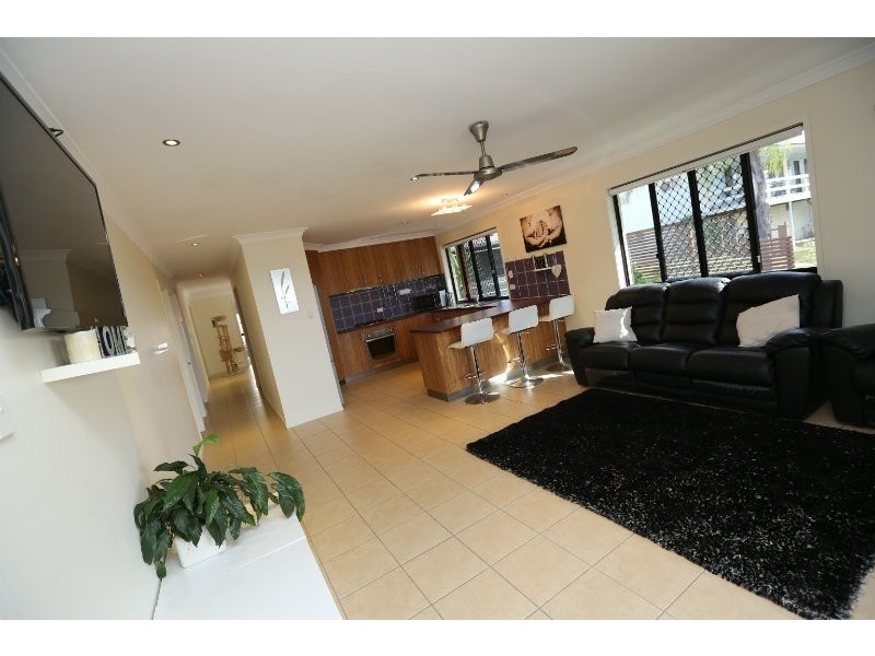 3 Cockatoo Drive, New Auckland QLD 4680