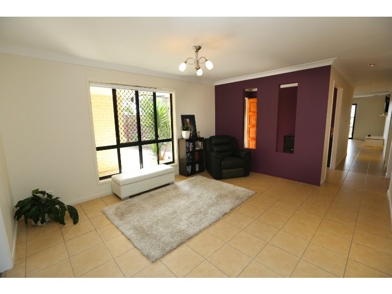 3 Cockatoo Drive, New Auckland QLD 4680
