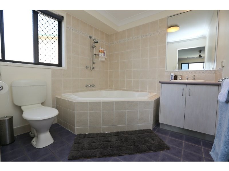 3 Cockatoo Drive, New Auckland QLD 4680
