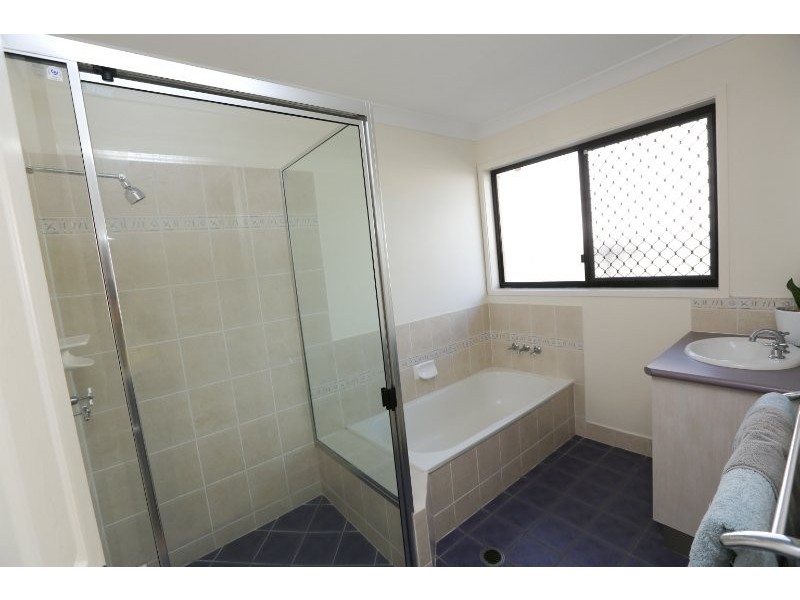 3 Cockatoo Drive, New Auckland QLD 4680