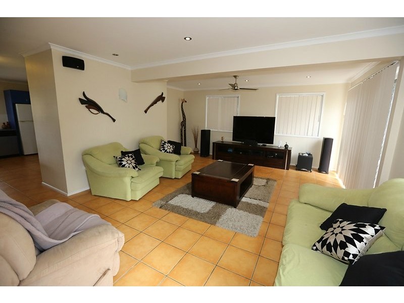 9 Wattle Street, New Auckland QLD 4680
