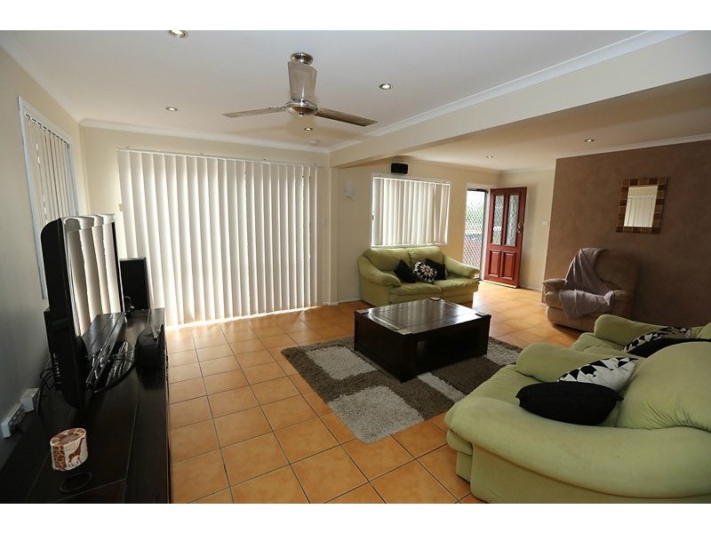 9 Wattle Street, New Auckland QLD 4680
