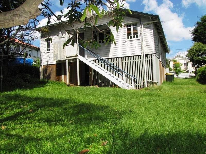 52 Macaulay Street, Coorparoo QLD 4151