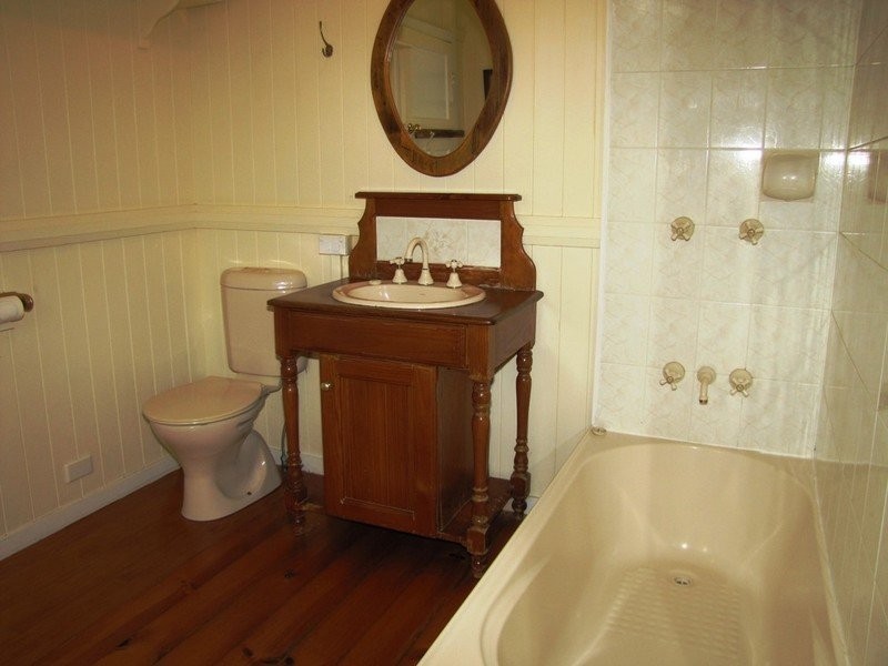 252 Days Road, Grange QLD 4051