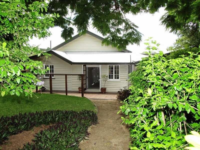 252 Days Road, Grange QLD 4051